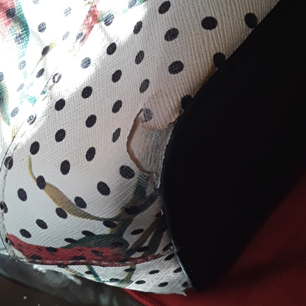 Guess Tote - Picture 6 of 11